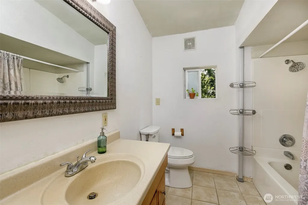 11122 59th Avenue S Seattle WA 98178