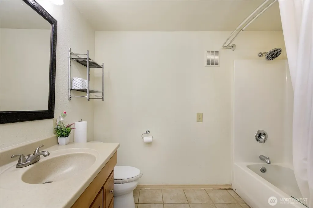 11122 59th Avenue S Seattle WA 98178