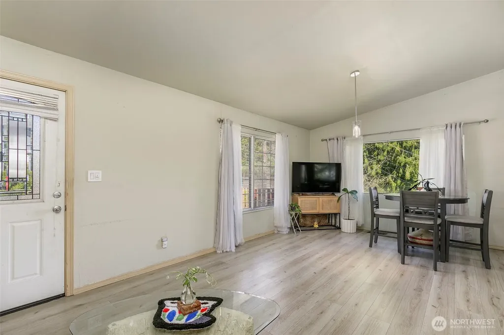 11122 59th Avenue S Seattle WA 98178