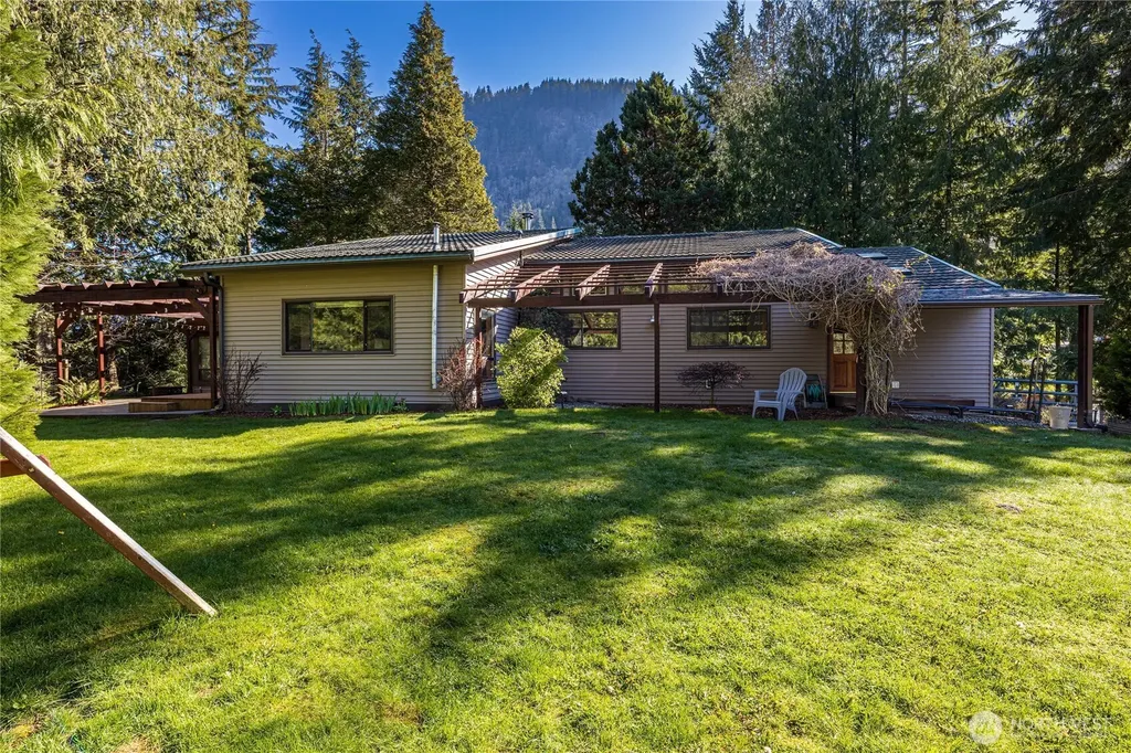 37627 W Lake Walker Drive SE Enumclaw WA 98022