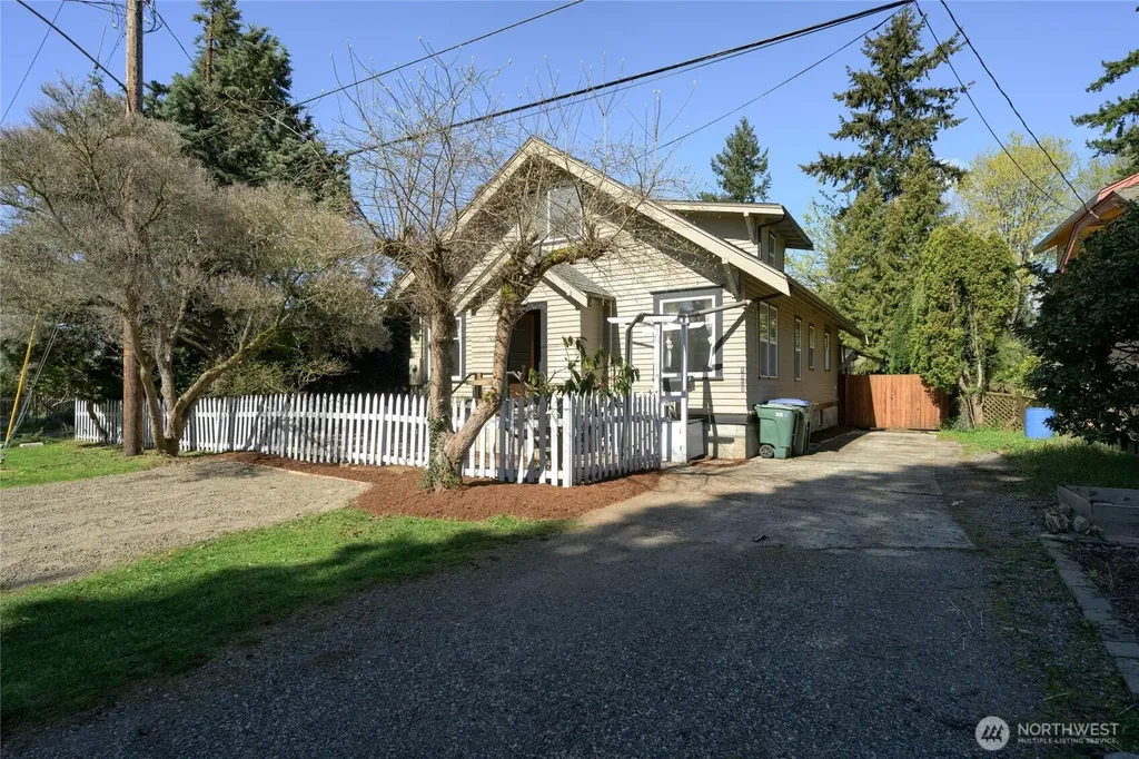 1502 E Maplewood Avenue Bellingham WA 98225