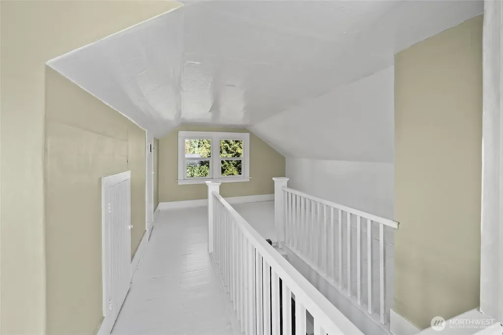 1502 E Maplewood Avenue Bellingham WA 98225