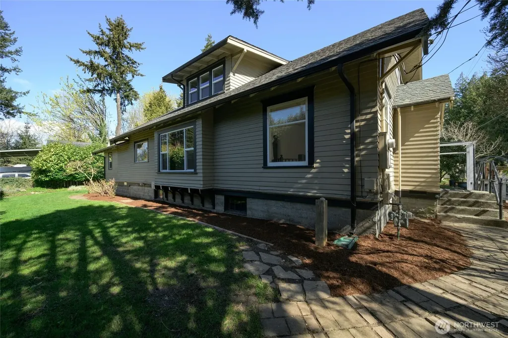 1502 E Maplewood Avenue Bellingham WA 98225