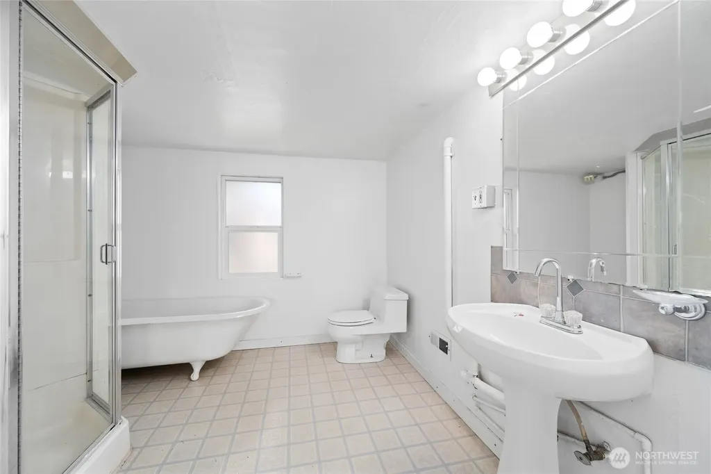 1502 E Maplewood Avenue Bellingham WA 98225