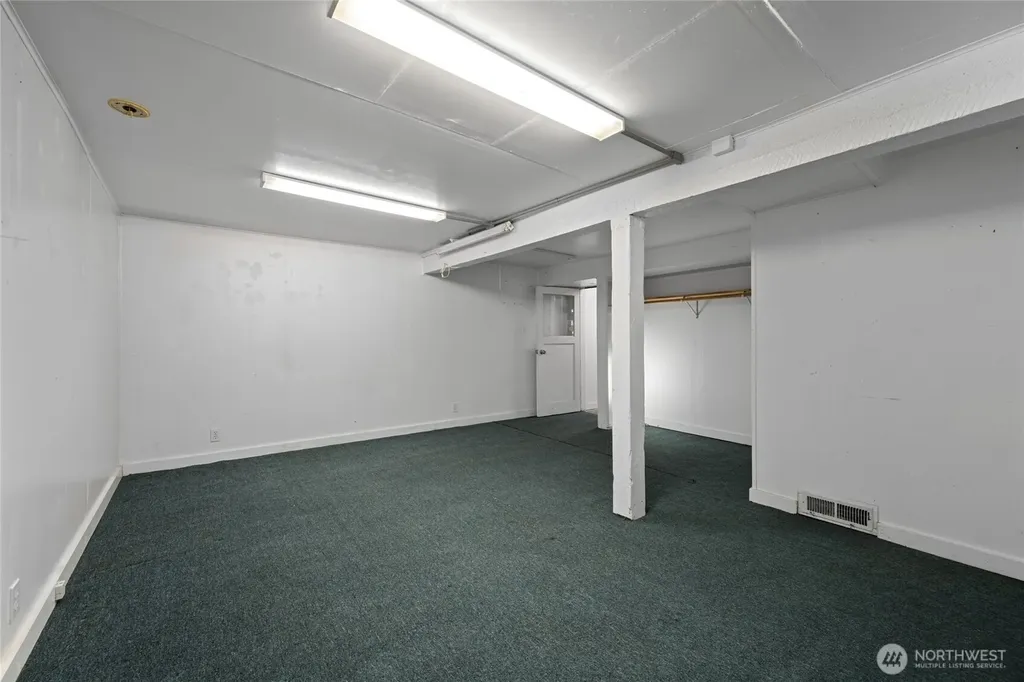 1502 E Maplewood Avenue Bellingham WA 98225