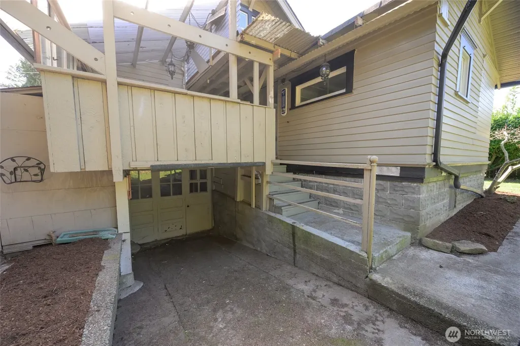 1502 E Maplewood Avenue Bellingham WA 98225
