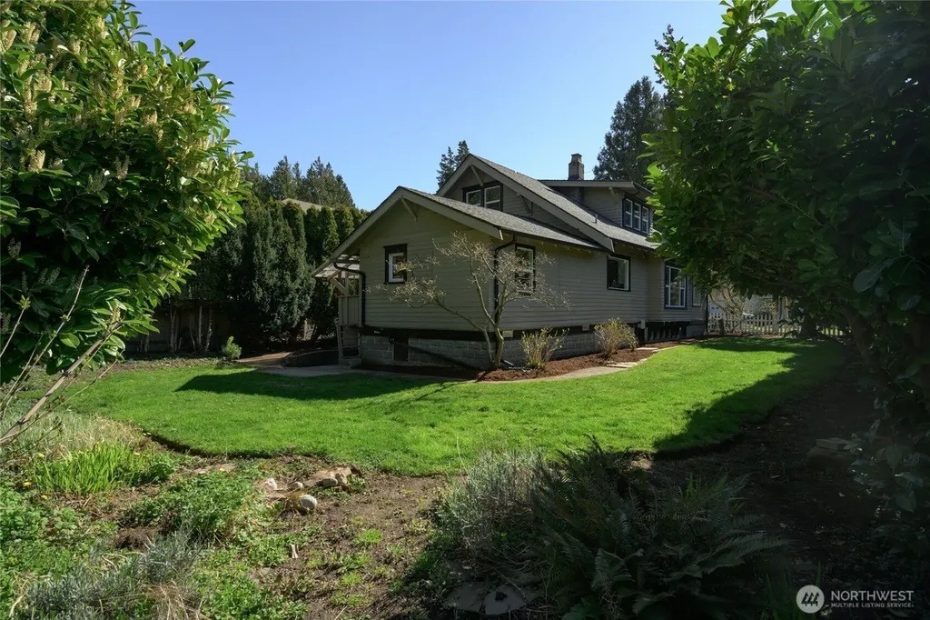 1502 E Maplewood Avenue Bellingham WA 98225