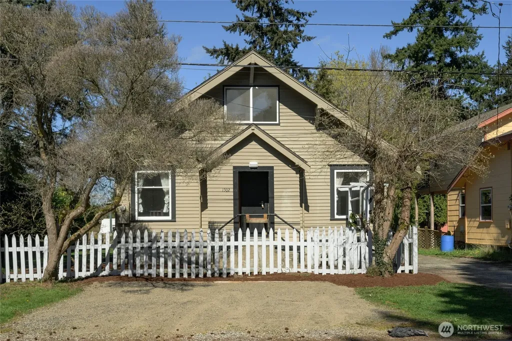 1502 E Maplewood Avenue Bellingham WA 98225