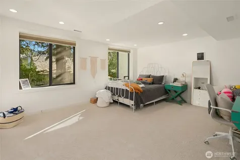4628 Forest Avenue SE Mercer Island WA 98040