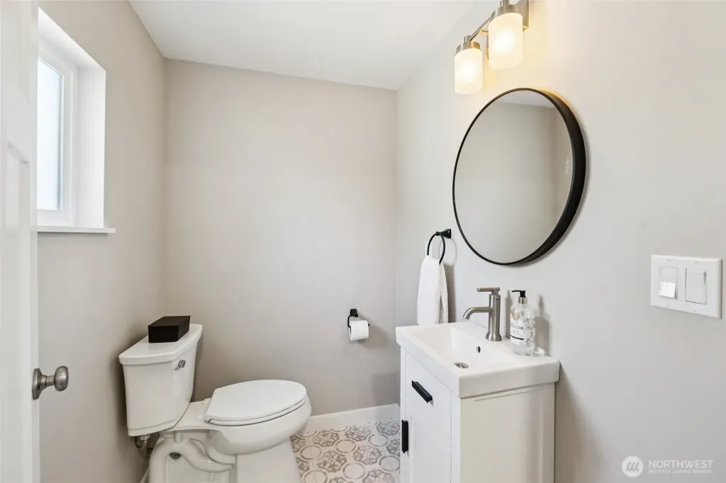 14322 Admiralty Way Lynnwood WA 98087