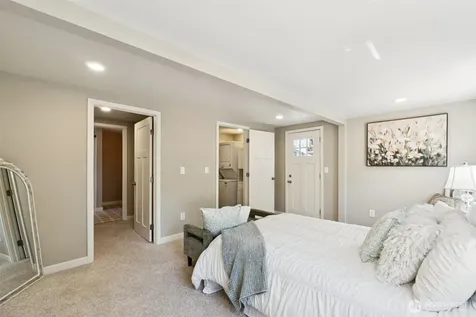 14322 Admiralty Way Lynnwood WA 98087