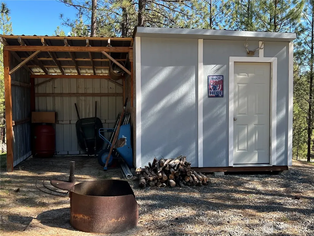 1069 Kitt Narcisse Road Colville WA 99114
