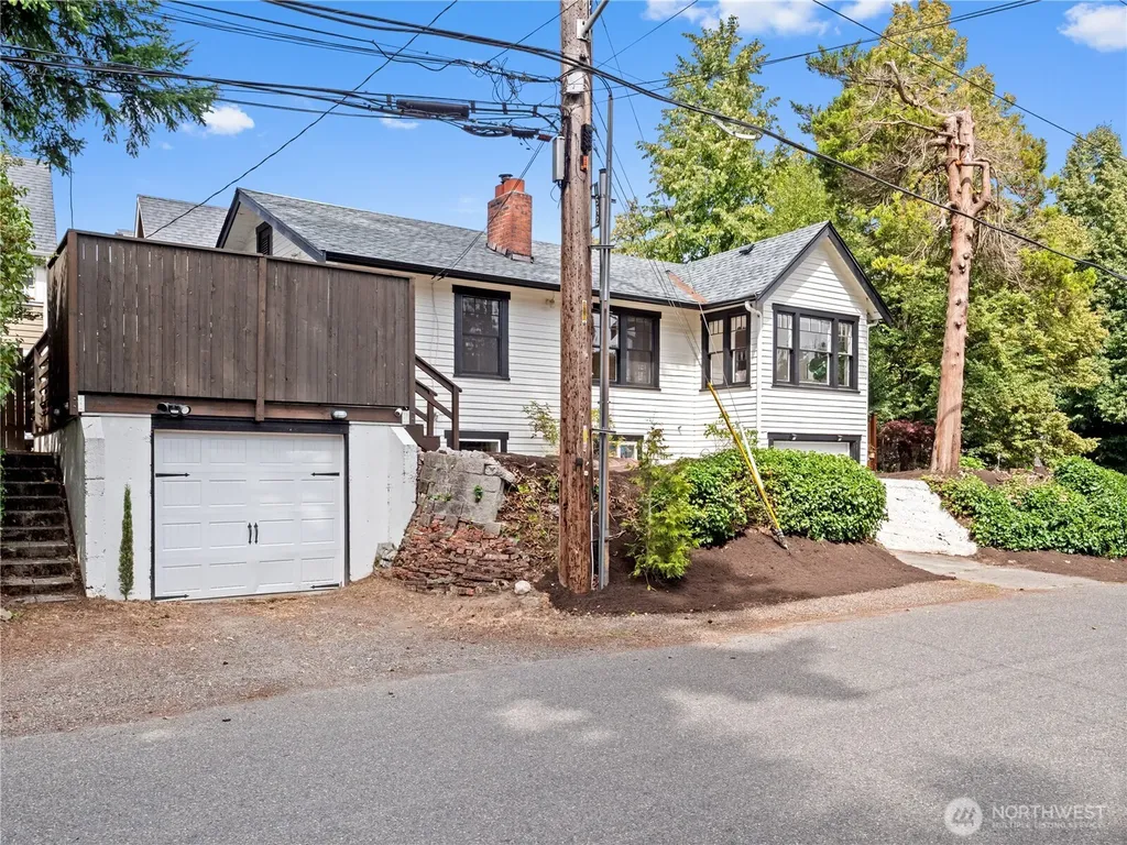 9701 Roosevelt Way NE Seattle WA 98115