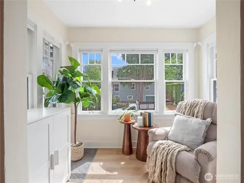 9701 Roosevelt Way NE Seattle WA 98115