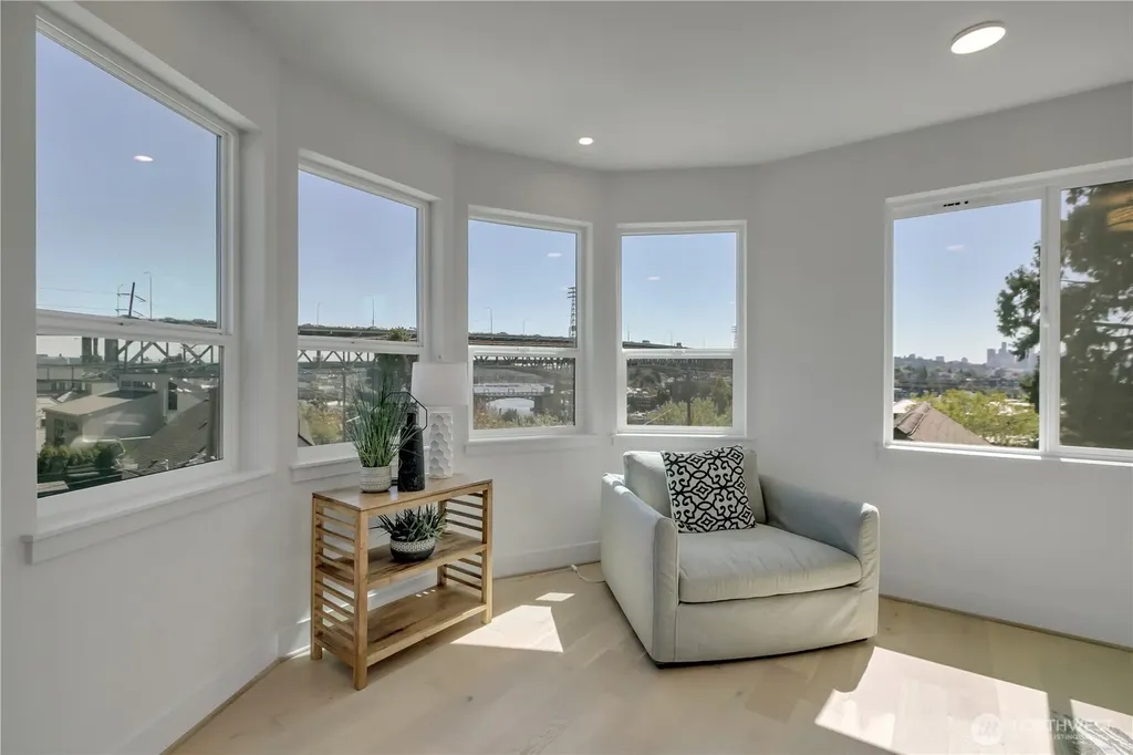 4019 4th Avenue NE Seattle WA 98105