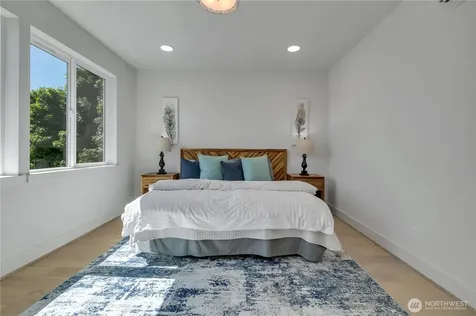 4019 4th Avenue NE Seattle WA 98105