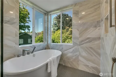 4019 4th Avenue NE Seattle WA 98105
