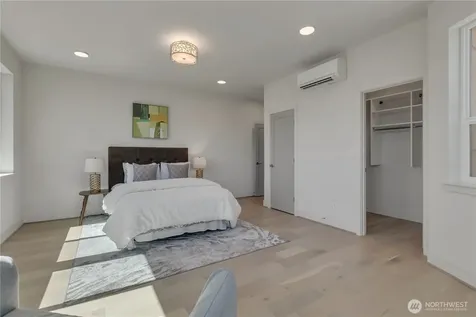 4019 4th Avenue NE Seattle WA 98105