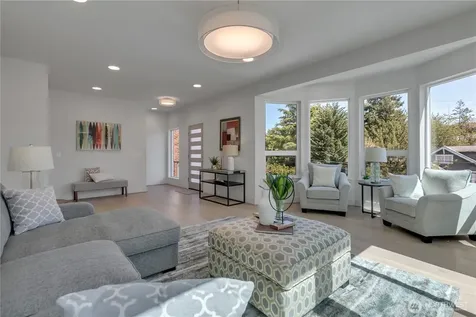 4019 4th Avenue NE Seattle WA 98105