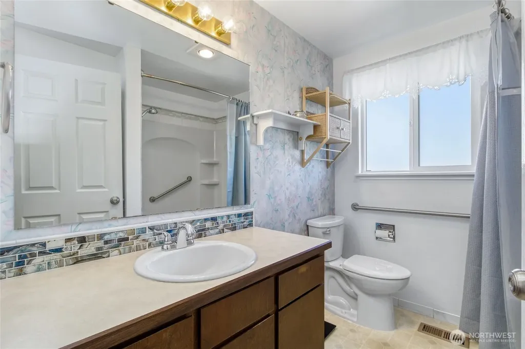 1521 SE Freedom Place College Place WA 99324