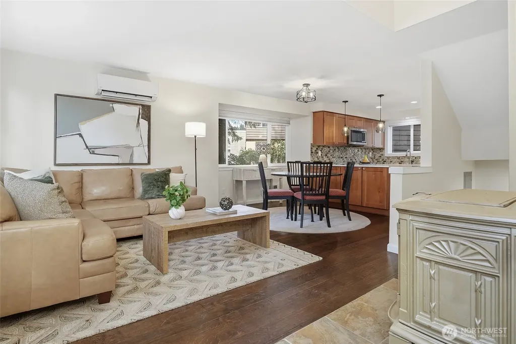 9165 45th Avenue SW Seattle WA 98136