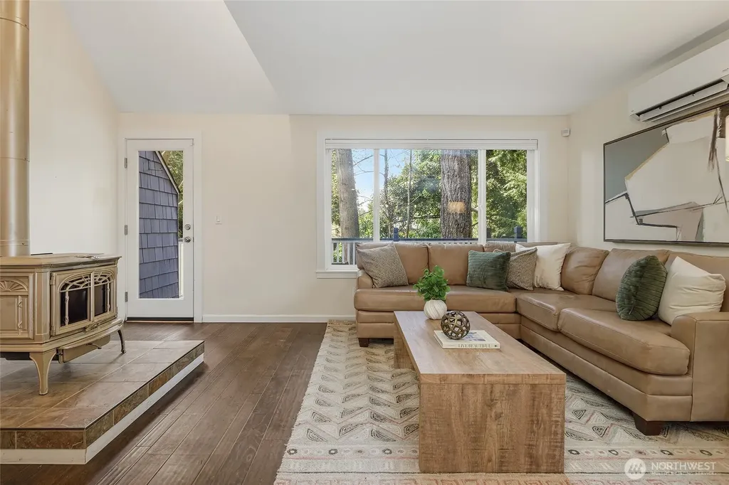 9165 45th Avenue SW Seattle WA 98136