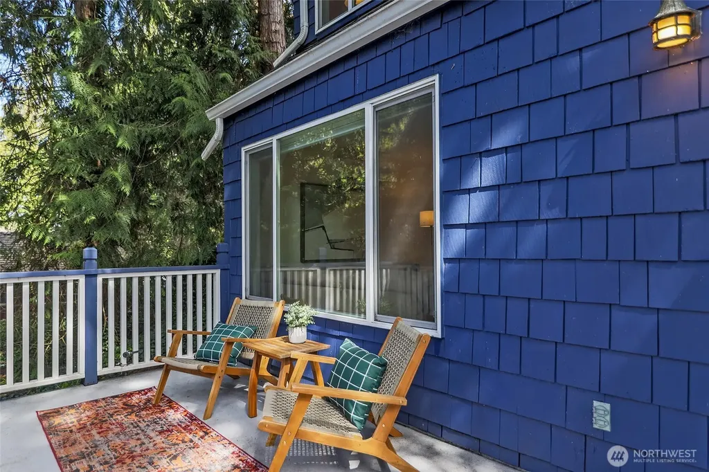 9165 45th Avenue SW Seattle WA 98136
