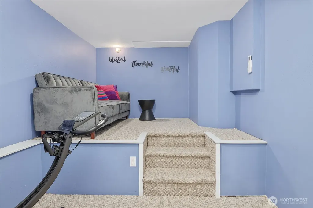 9165 45th Avenue SW Seattle WA 98136