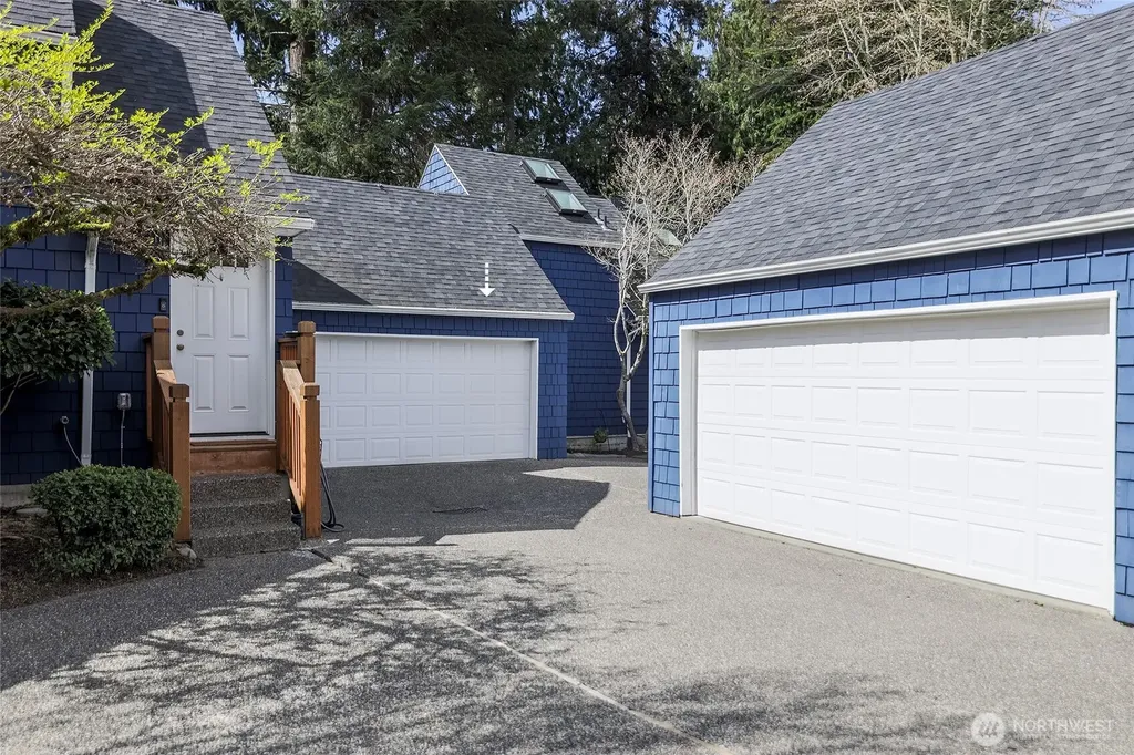 9165 45th Avenue SW Seattle WA 98136