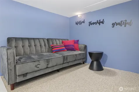 9165 45th Avenue SW Seattle WA 98136