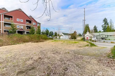 1725 Meridian Avenue E Edgewood WA 98371