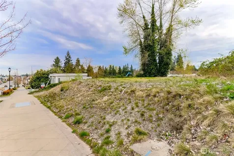 1725 Meridian Avenue E Edgewood WA 98371