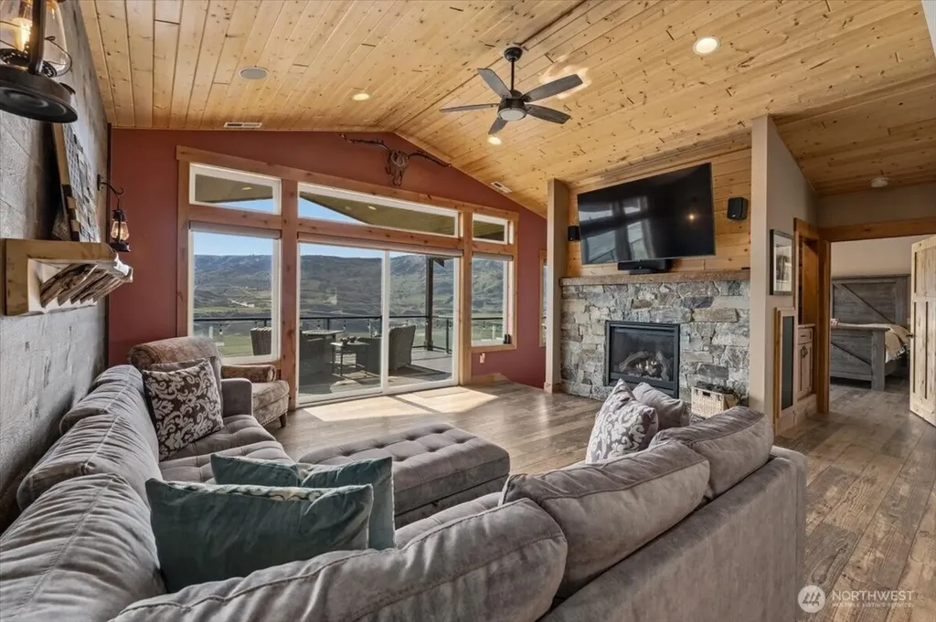 525 Columbia View Road Chelan WA 98816