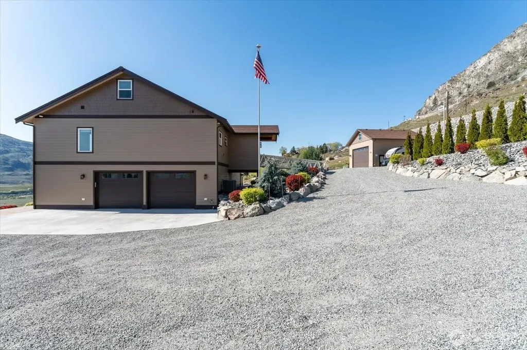 525 Columbia View Road Chelan WA 98816