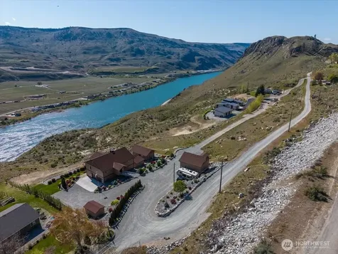 525 Columbia View Road Chelan WA 98816