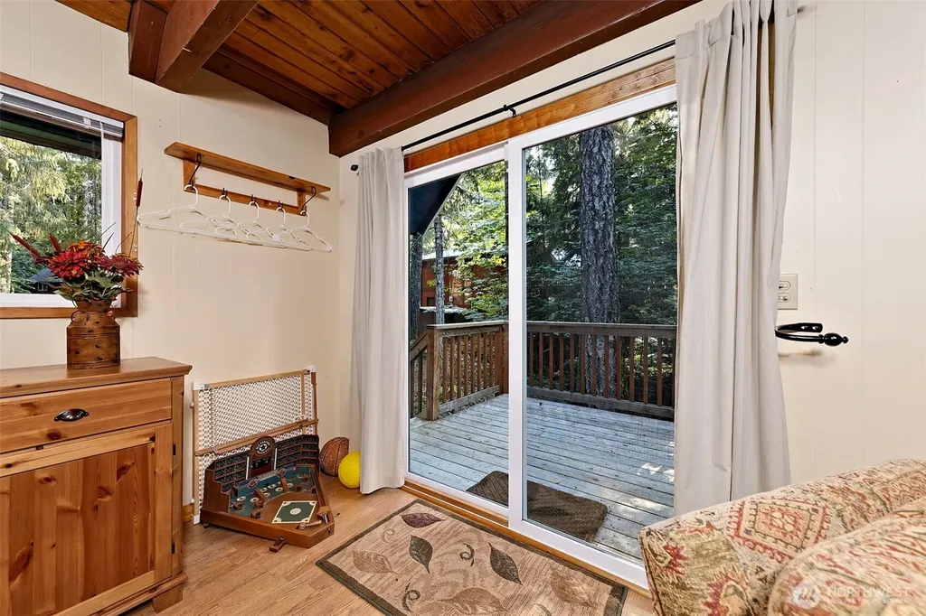 331 N Wynoochee Drive Hoodsport WA 98548