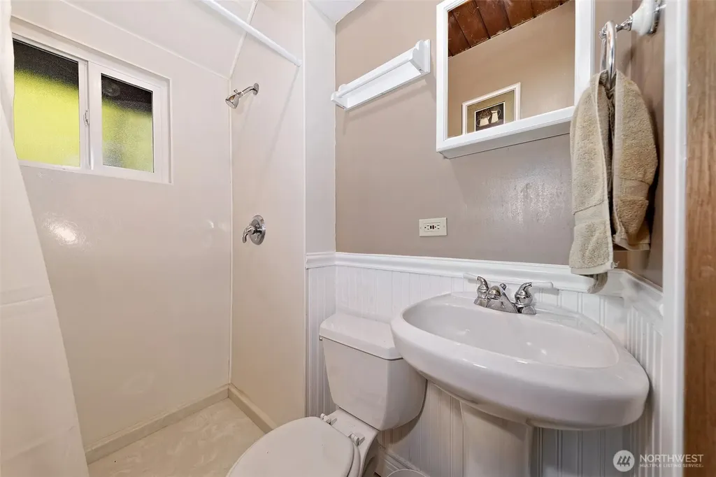 331 N Wynoochee Drive Hoodsport WA 98548