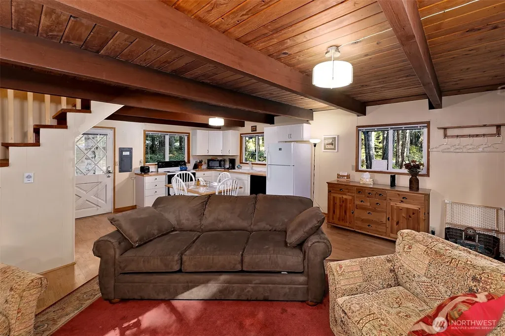 331 N Wynoochee Drive Hoodsport WA 98548