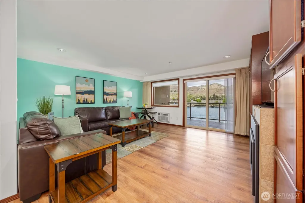 322 W Woodin Avenue Chelan WA 98816