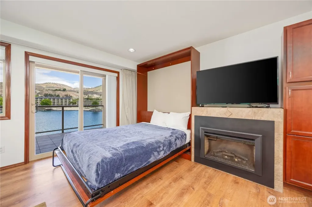 322 W Woodin Avenue Chelan WA 98816