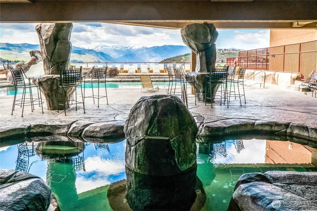 322 W Woodin Avenue Chelan WA 98816