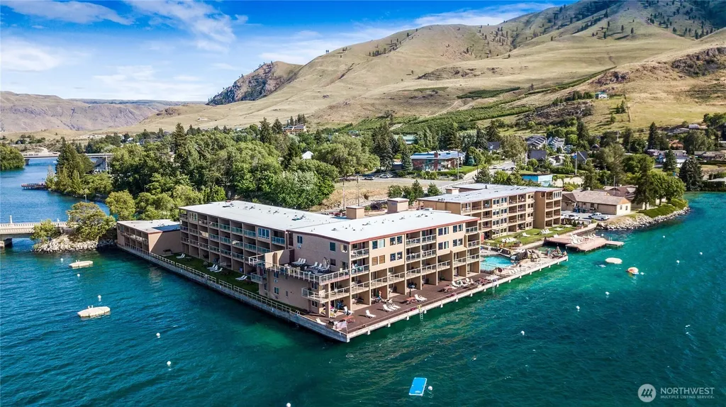 322 W Woodin Avenue Chelan WA 98816