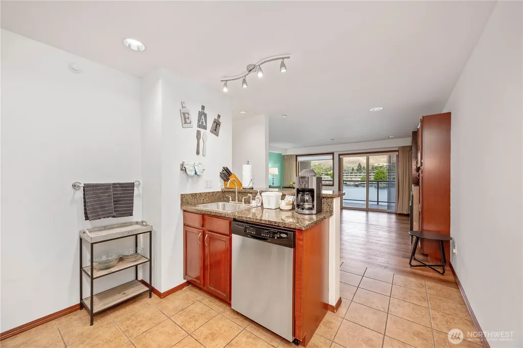 322 W Woodin Avenue Chelan WA 98816