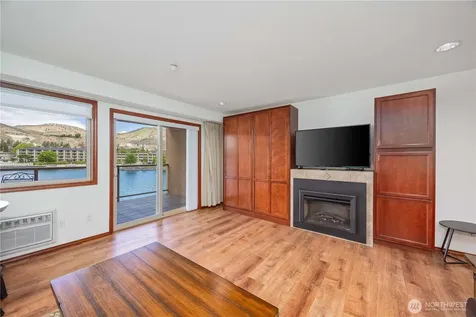 322 W Woodin Avenue Chelan WA 98816