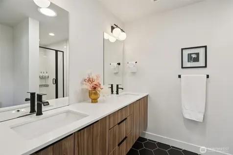 71 W Dravus Street Seattle WA 98119