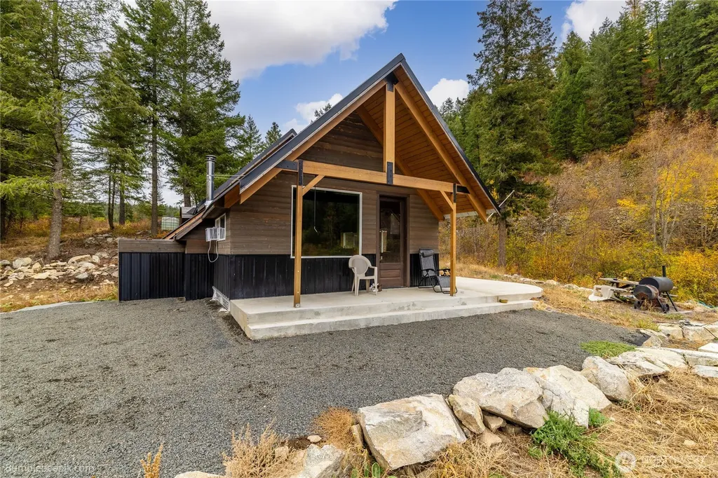 8 Camden Road Elk WA 99009