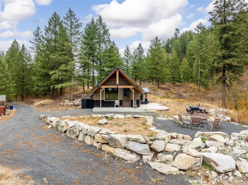 8 Camden Road Elk WA 99009