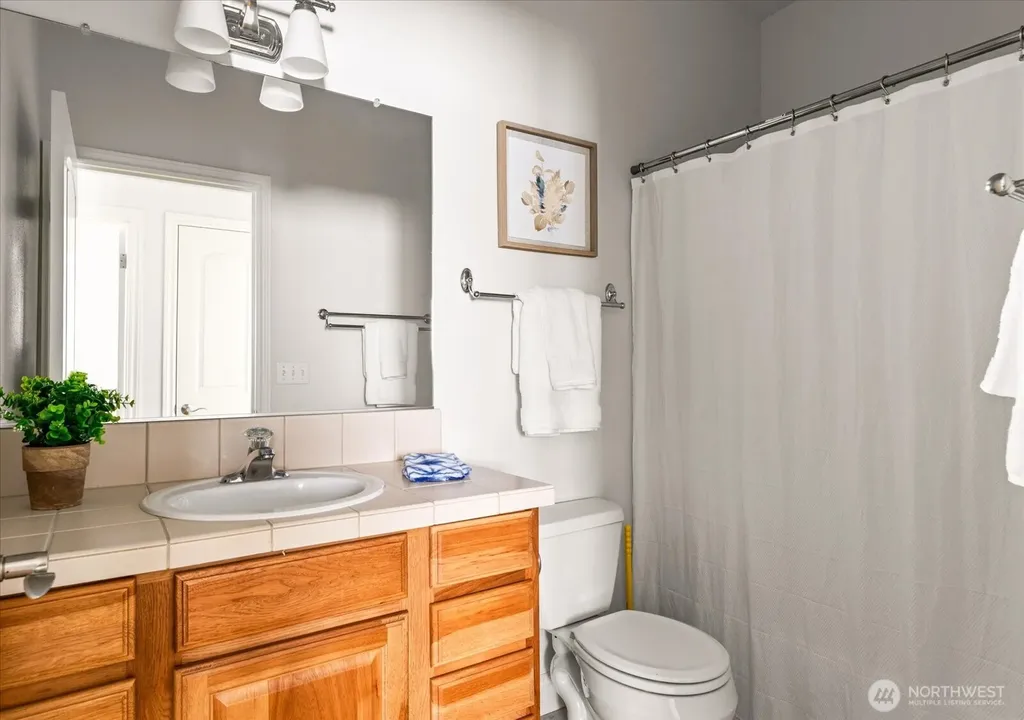 1041 Halsey Drive Coupeville WA 98239