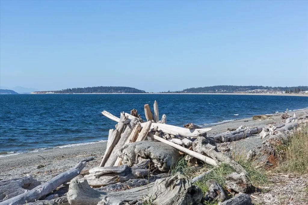 1041 Halsey Drive Coupeville WA 98239