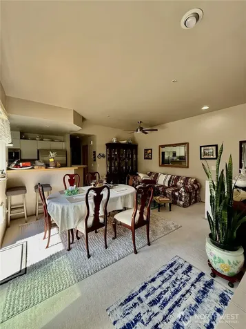5804 S 234th Place Kent WA 98032